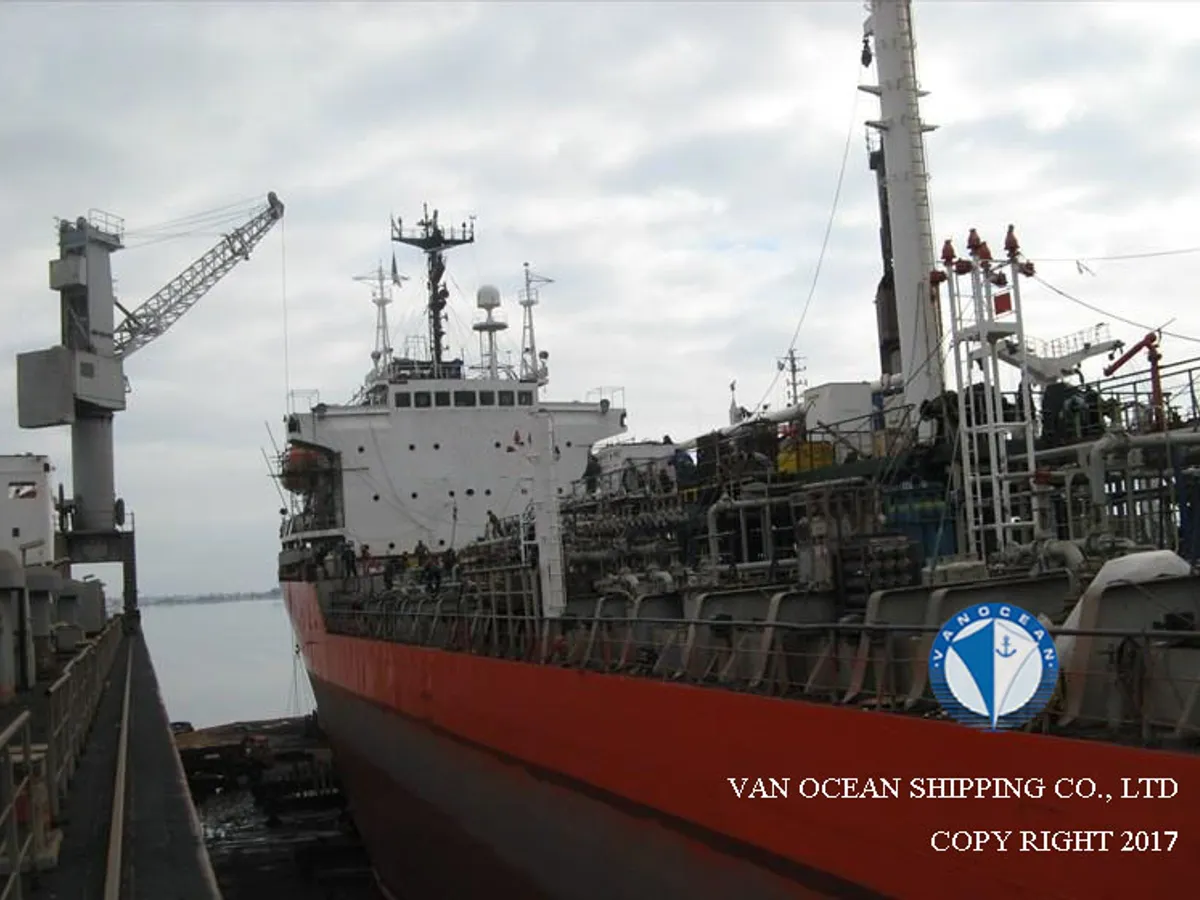 Oil/Chemical tanker for sale