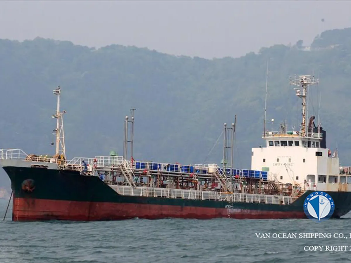 Oil/Chemical tanker for sale