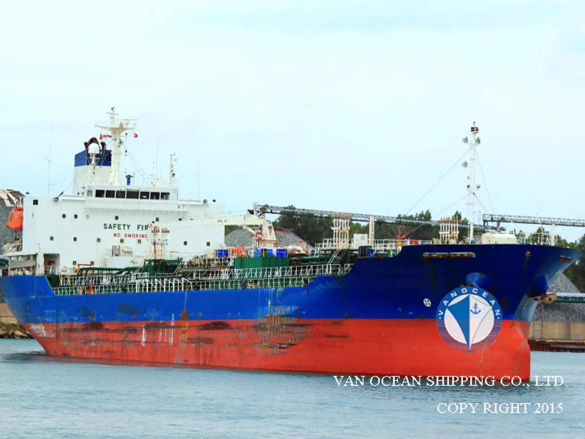 Oil/Chemical tanker for sale