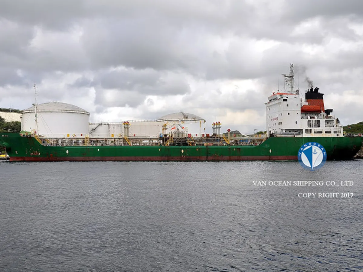 Oil/Chemical tanker for sale