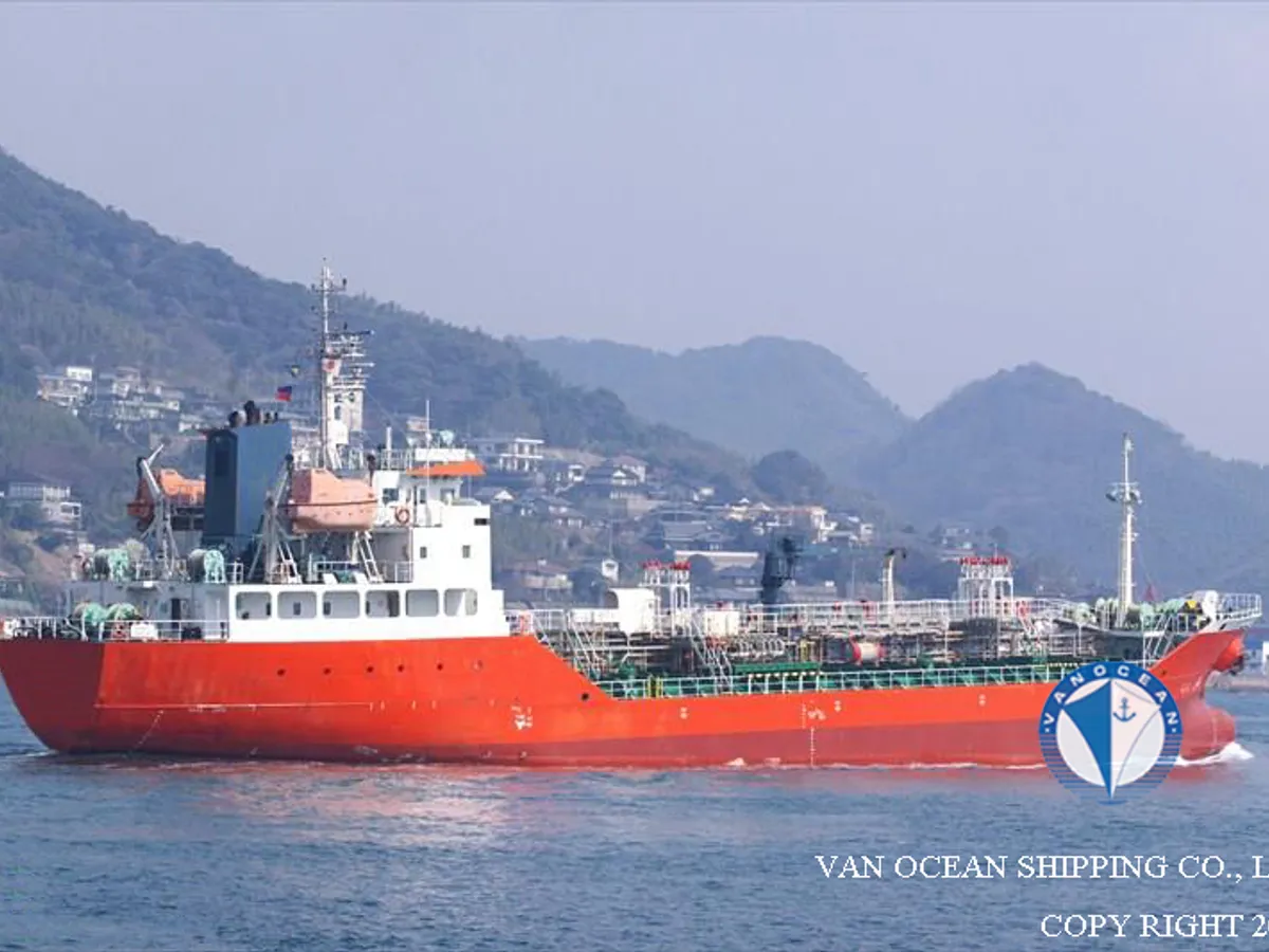 Oil/Chemical tanker for sale