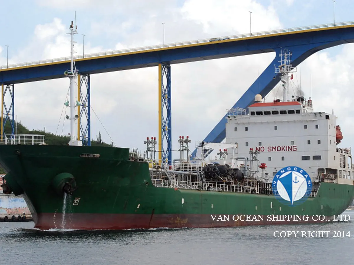 Oil/Chemical tanker for sale