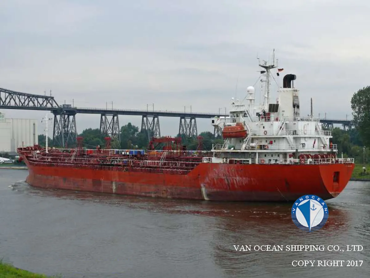 Oil/Chemical tanker for sale