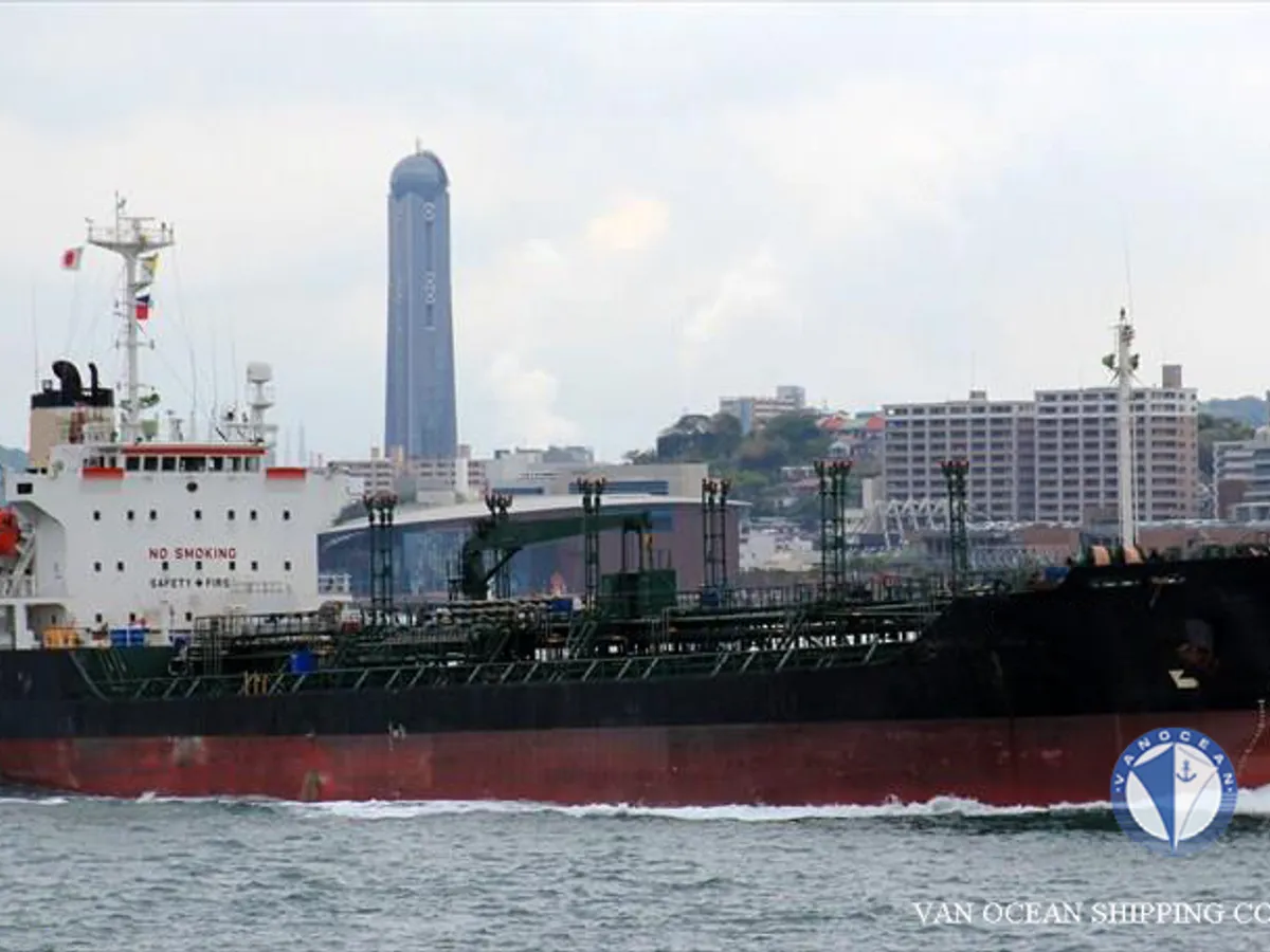 Oil/Chemical tanker for sale