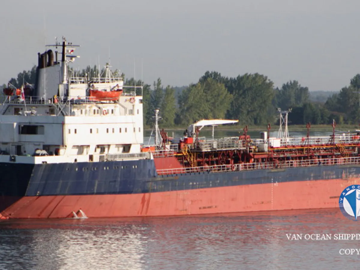Oil/Chemical tanker for sale