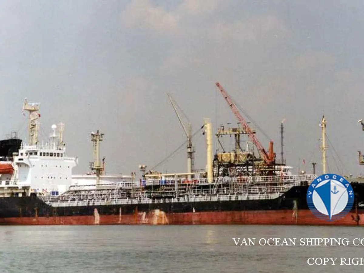Oil/Chemical tanker for sale
