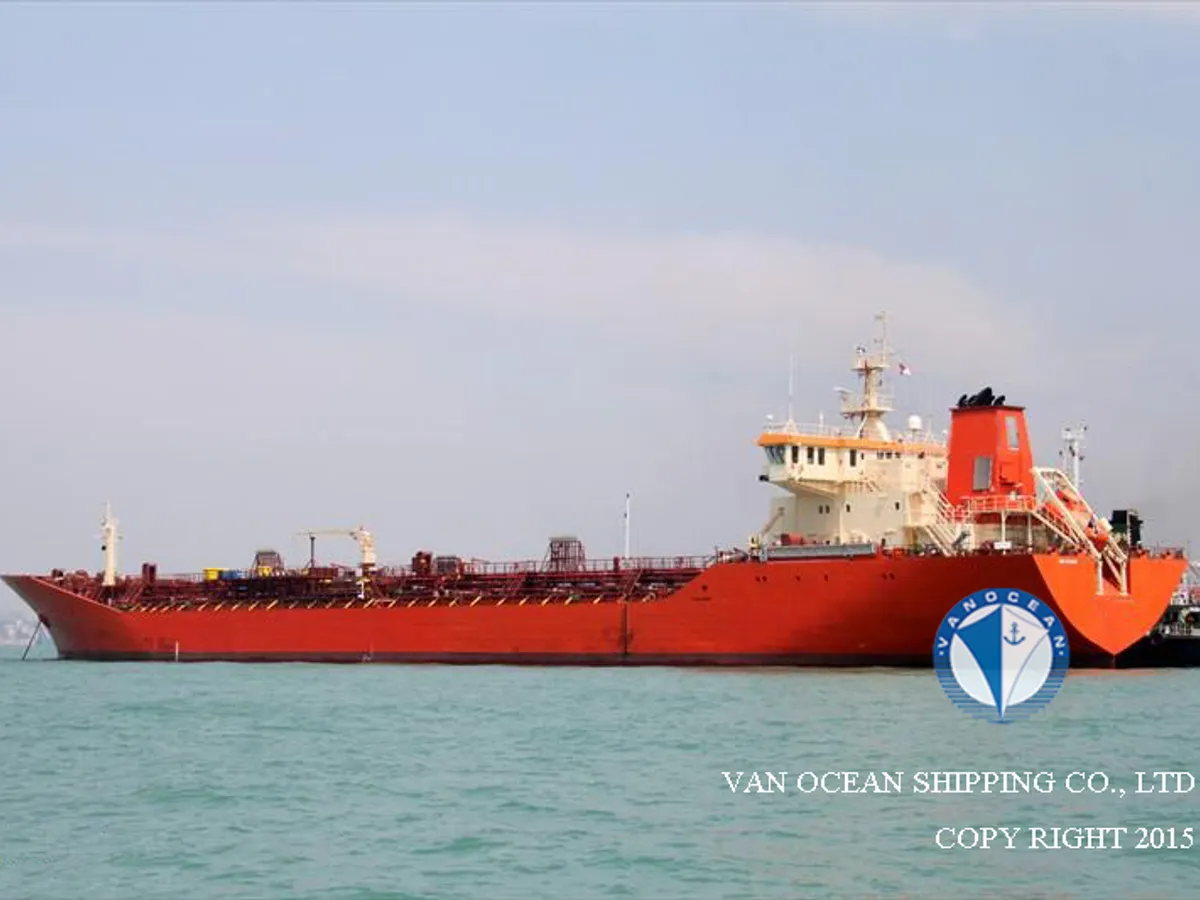 Oil/Chemical tanker for sale