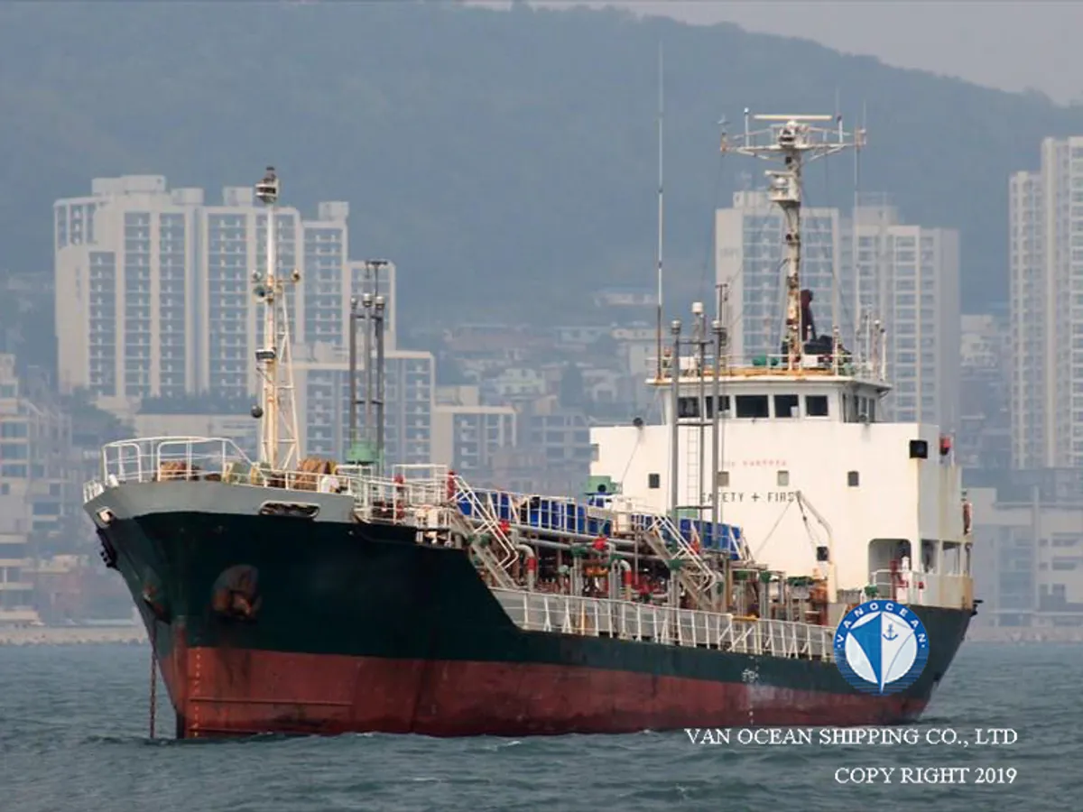 Oil/Chemical tanker for sale