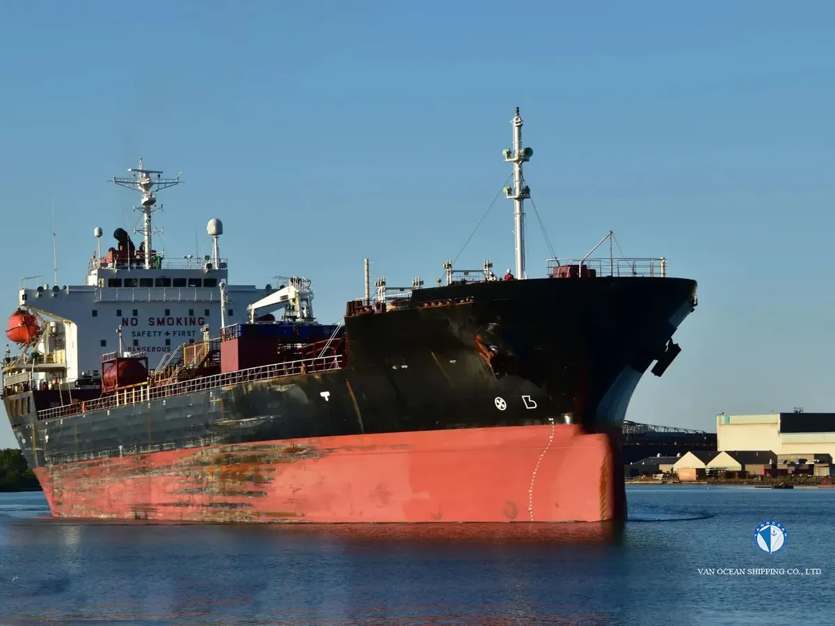 Oil/Chemical tanker for sale
