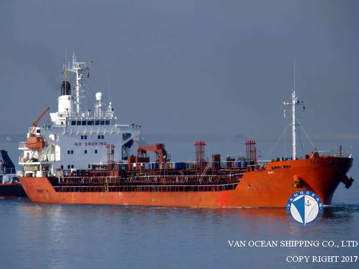 Oil/Chemical tanker for sale