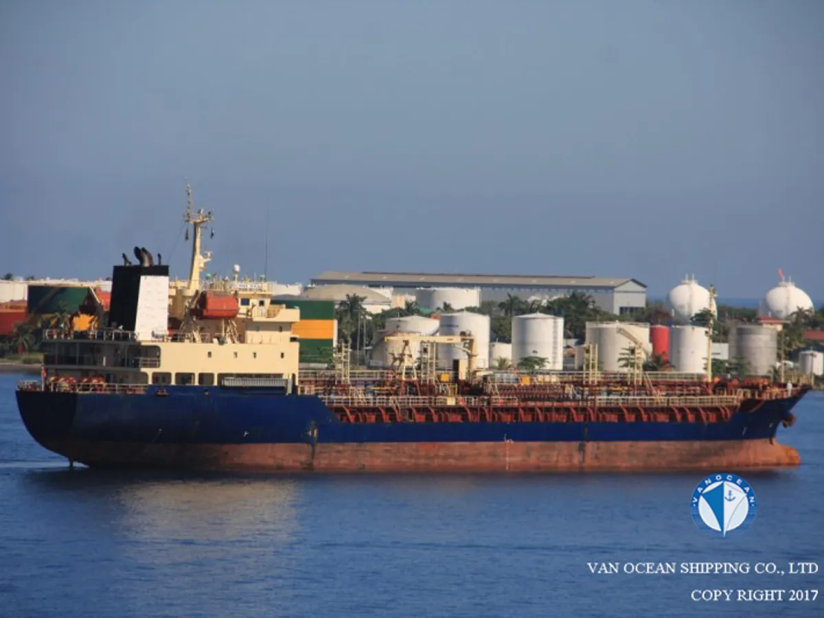 Oil/Chemical tanker for sale