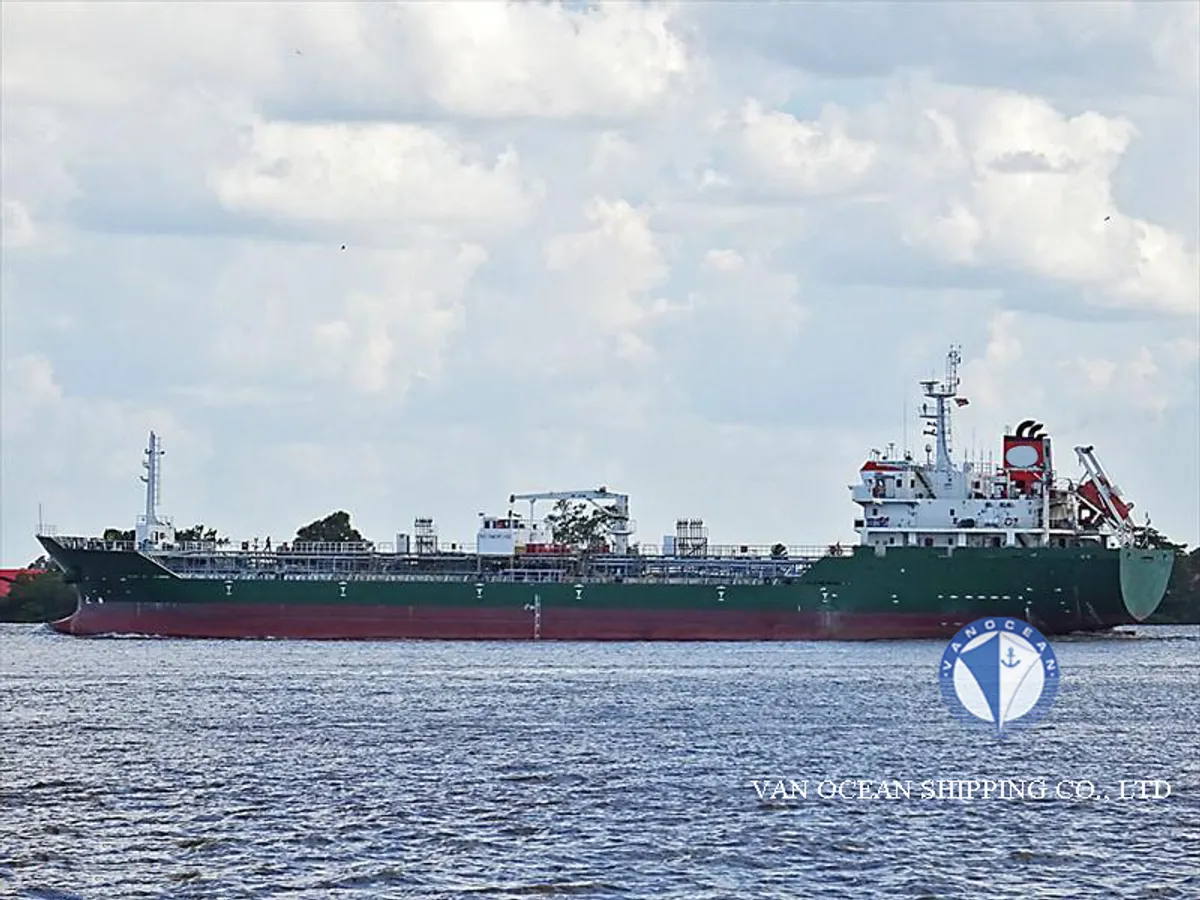 Oil/Chemical tanker for sale