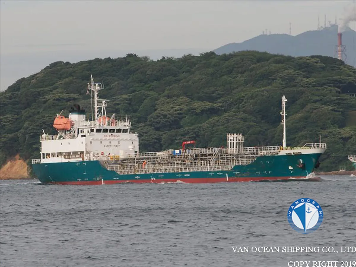 Oil/Chemical tanker for sale