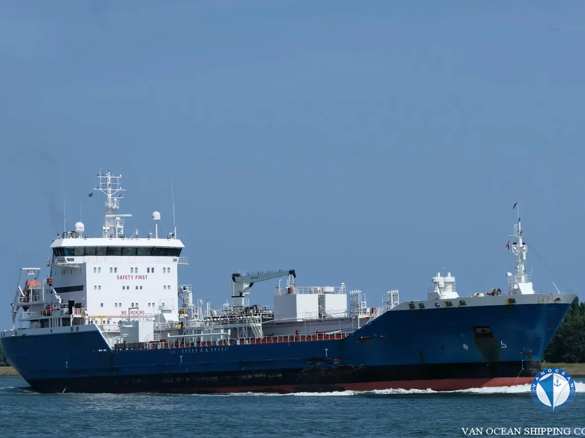 Oil/Chemical tanker for sale