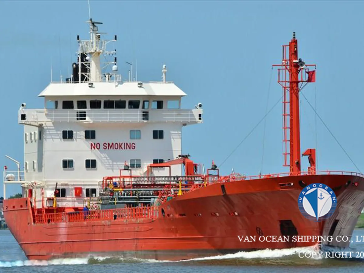 Oil/Chemical tanker for sale