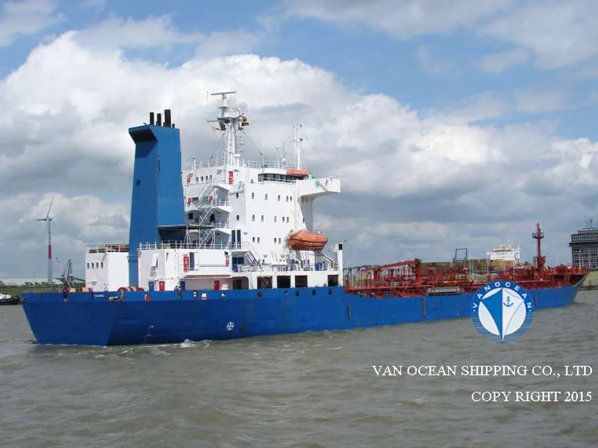 Oil/Chemical tanker for sale