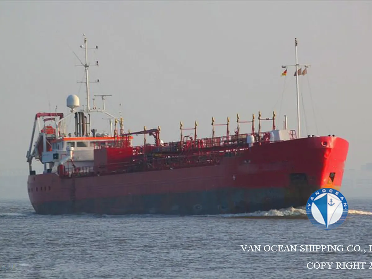 Oil/Chemical tanker for sale