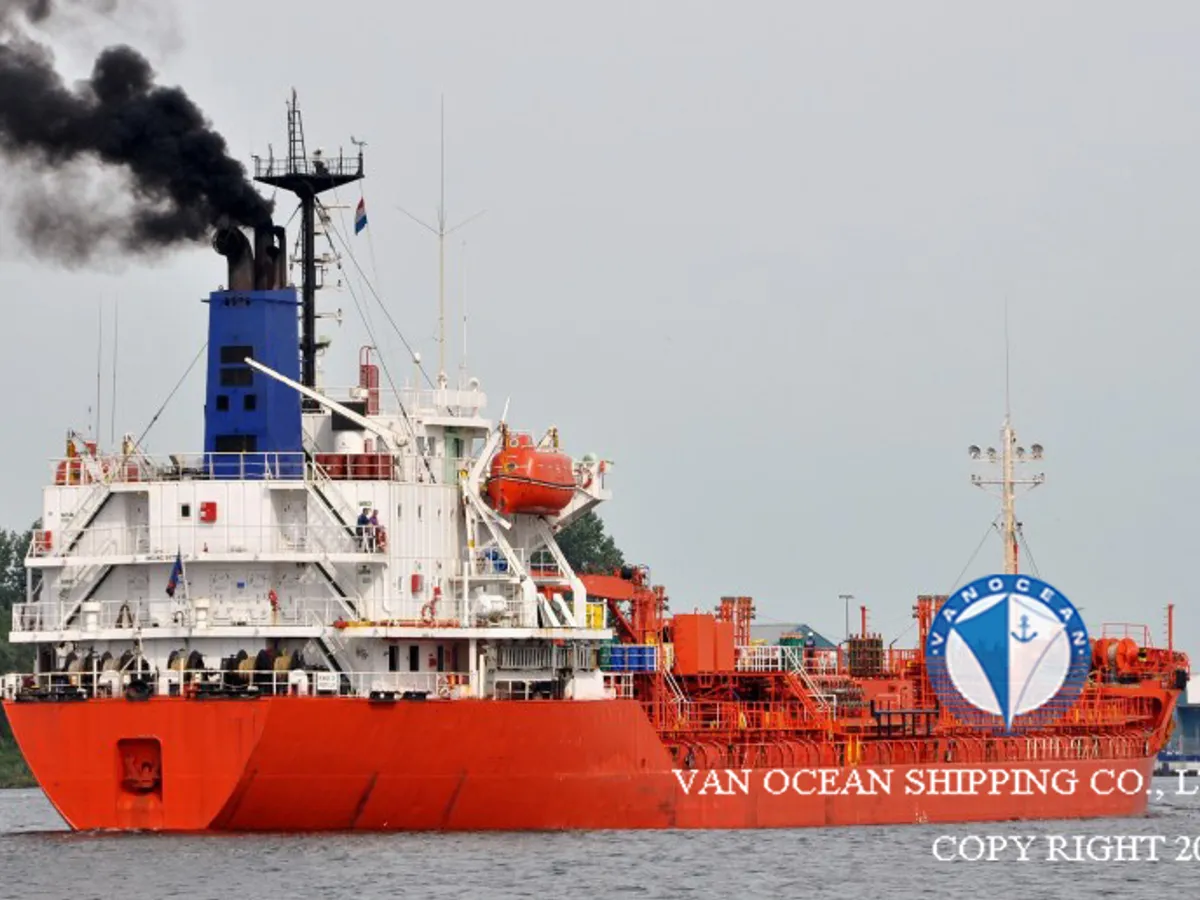 Oil/Chemical tanker for sale