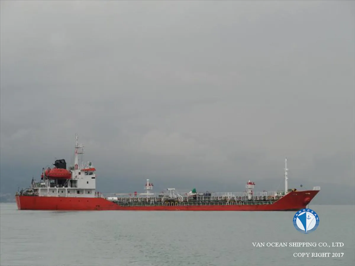 Oil/Chemical tanker for sale