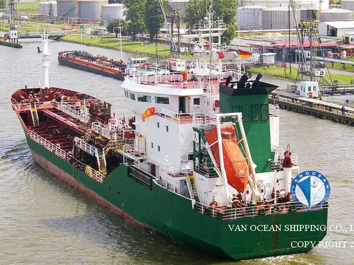 Oil/Chemical tanker for sale