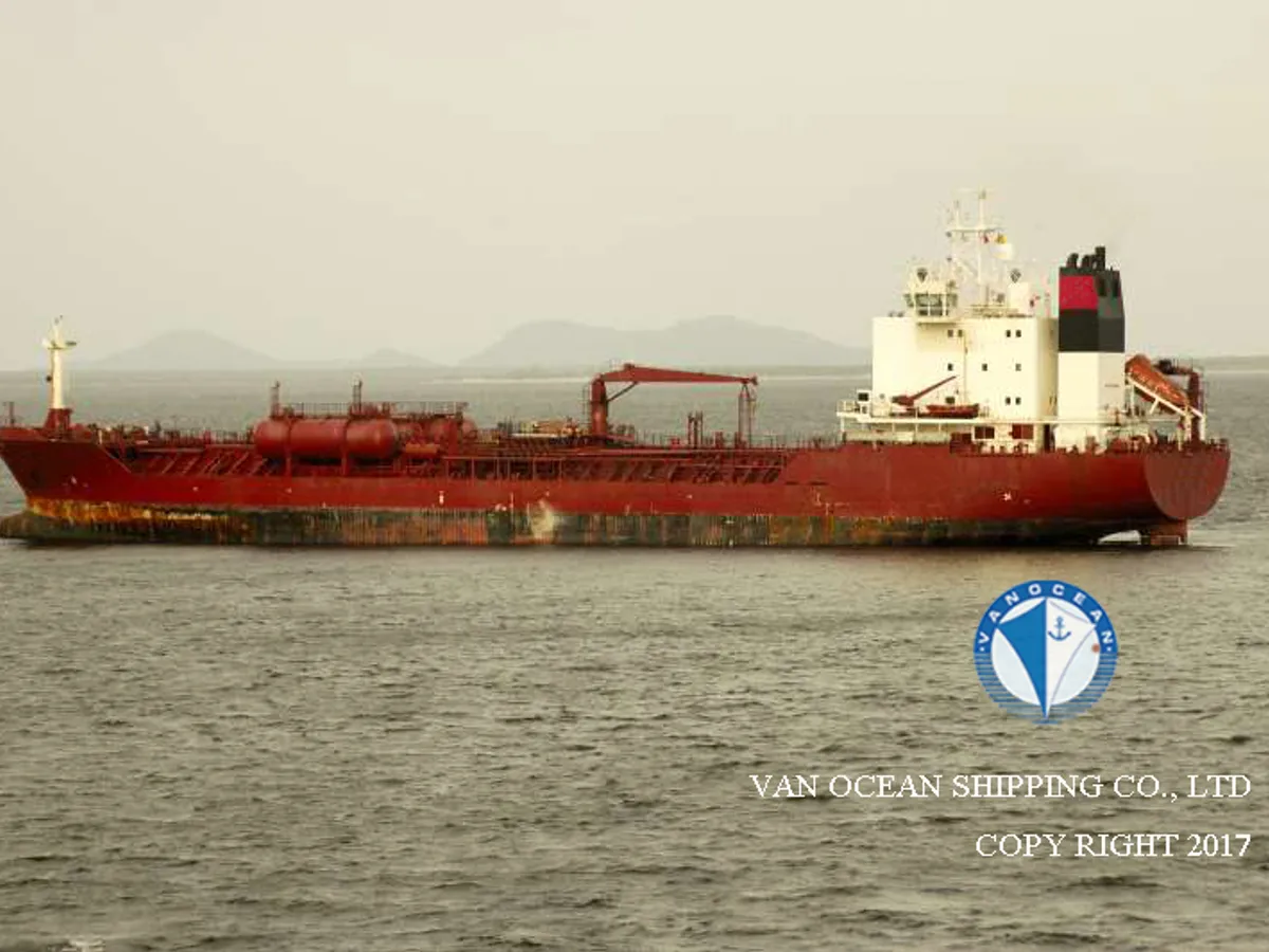 Oil/Chemical tanker for sale