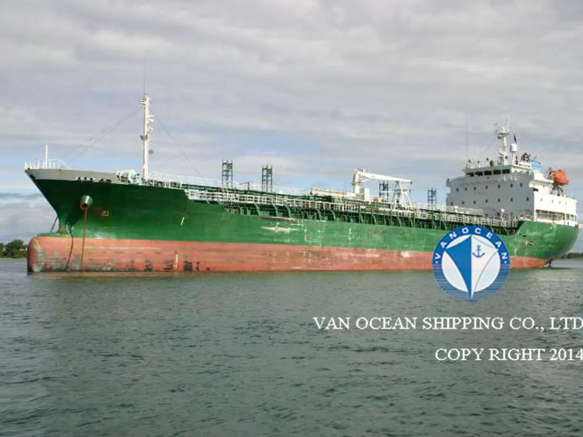 Oil/Chemical tanker for sale
