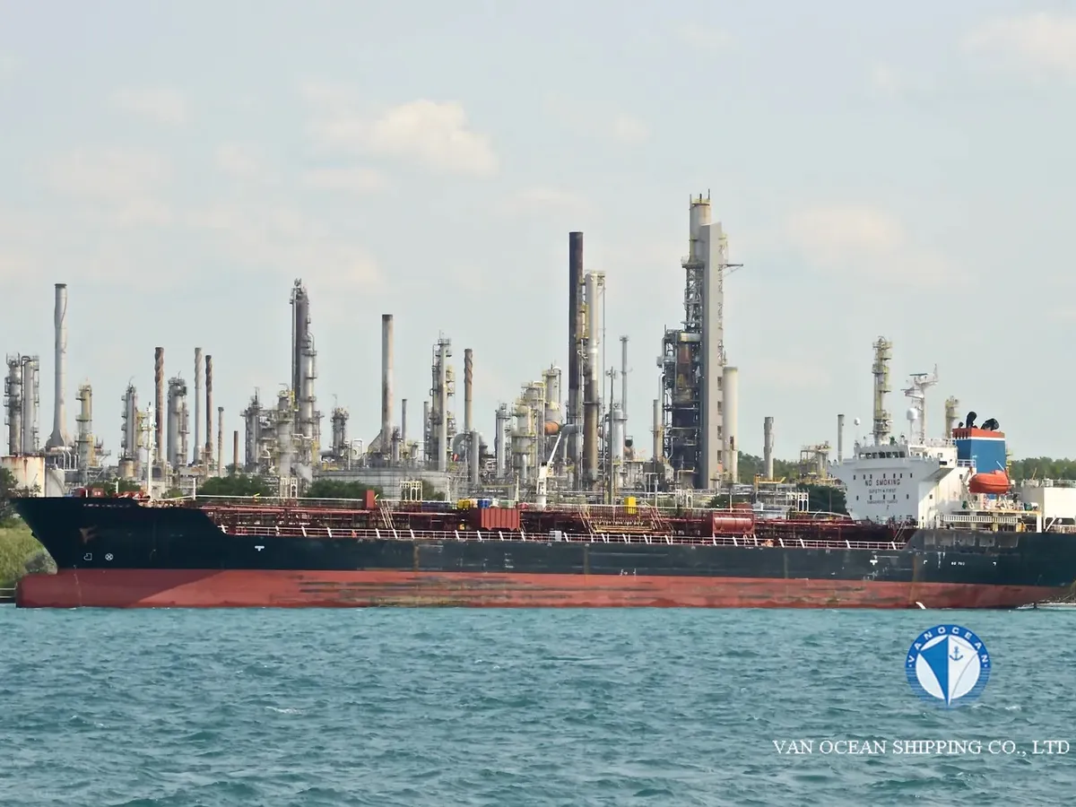 Oil/Chemical tanker for sale