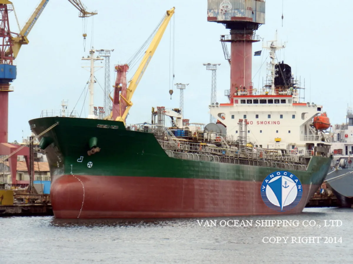 Oil/Chemical tanker for sale