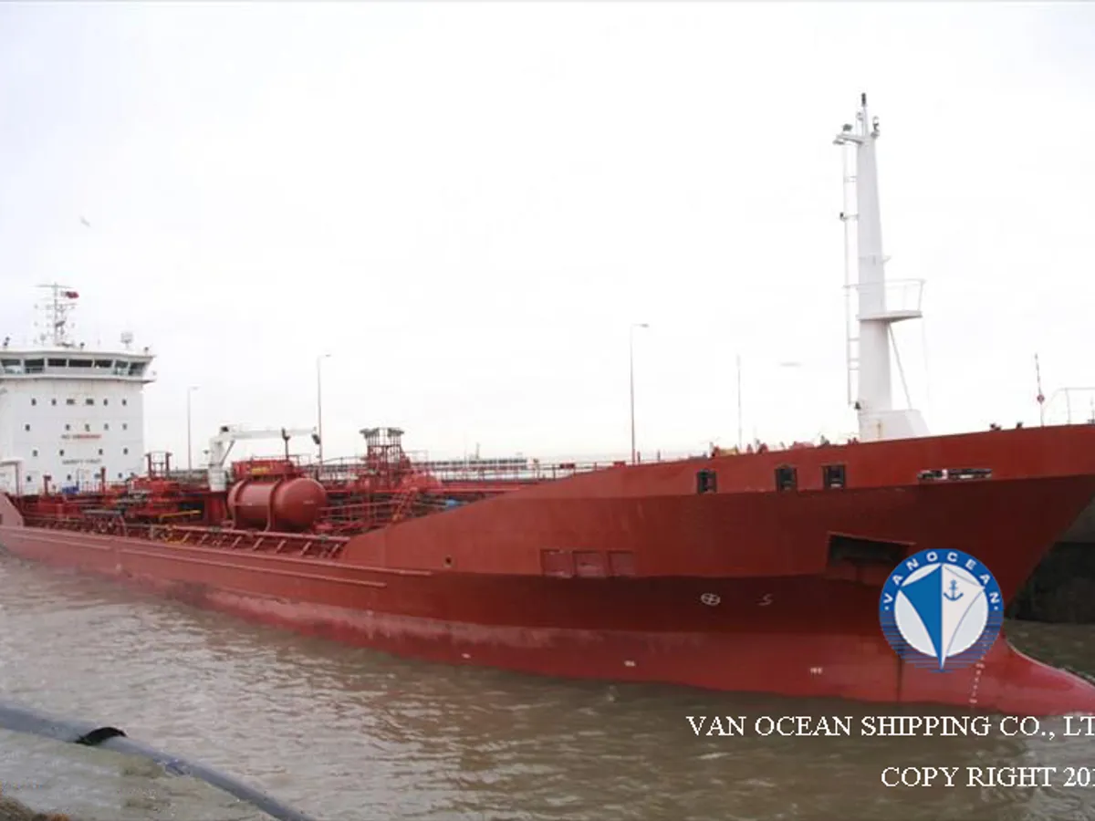 Oil/Chemical tanker for sale