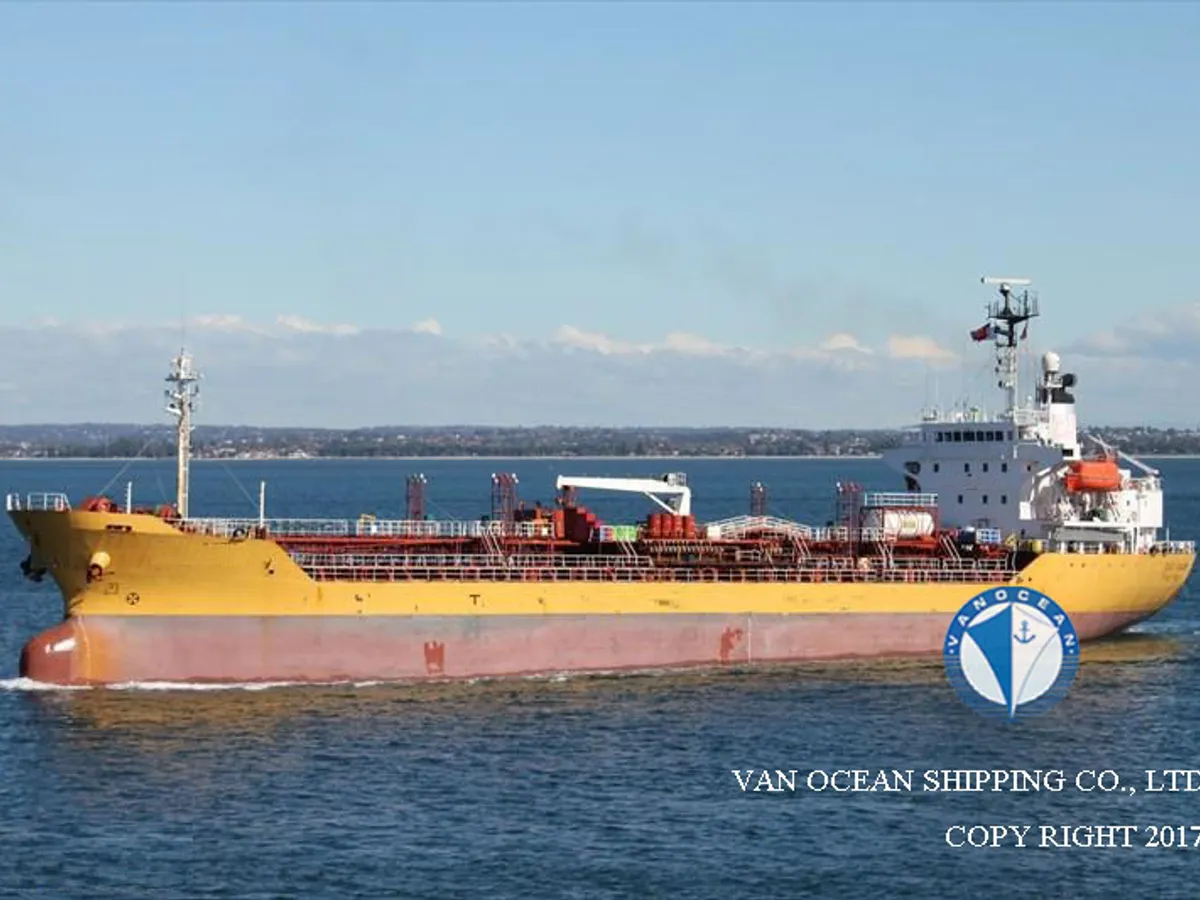 Oil/Chemical tanker for sale