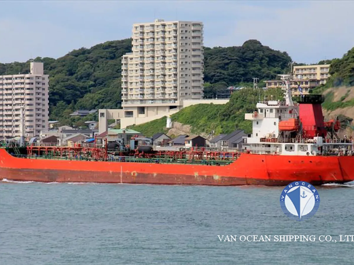 Oil/Chemical tanker for sale