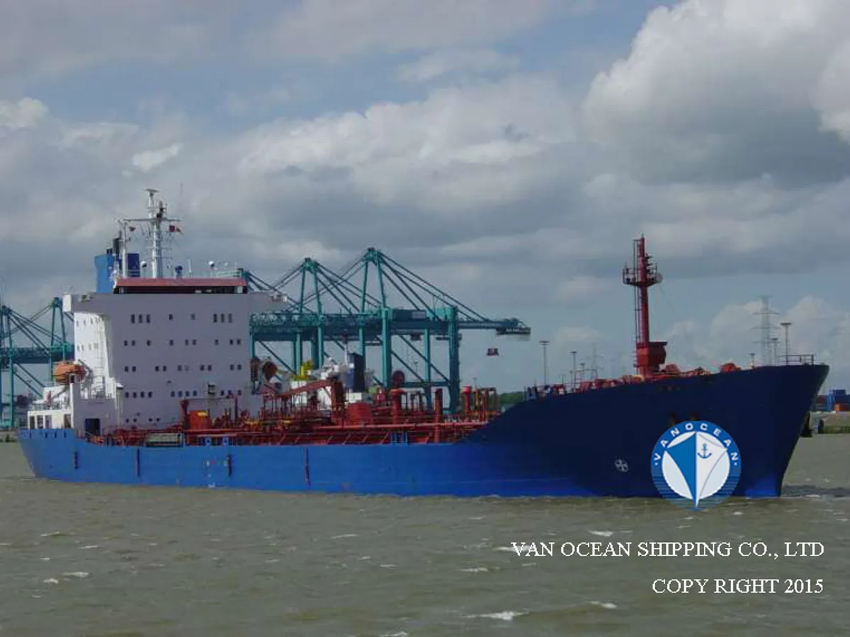 Oil/Chemical tanker for sale