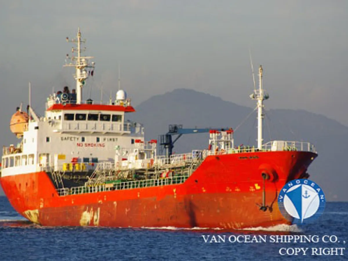Oil/Chemical tanker for sale