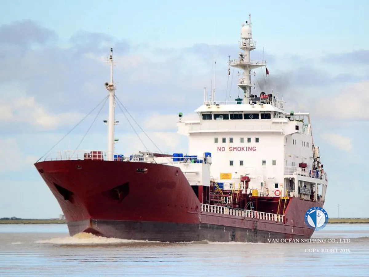 Oil/Chemical tanker for sale