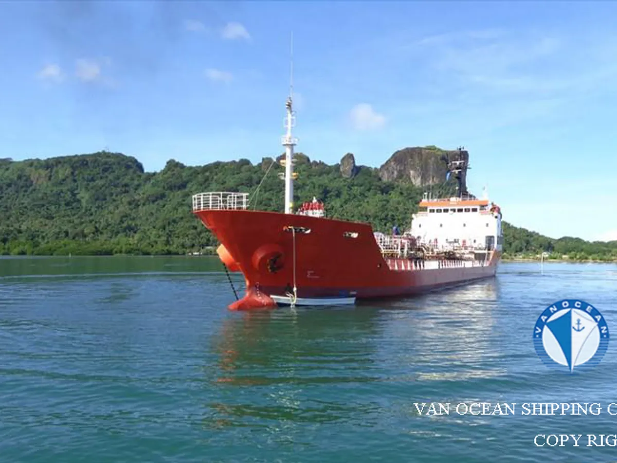 Oil/Chemical tanker for sale