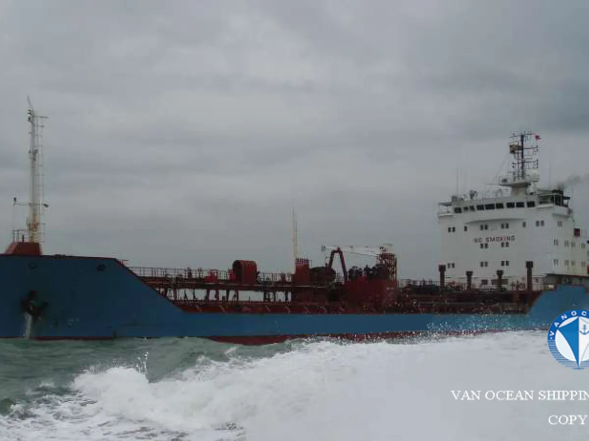 Oil/Chemical tanker for sale
