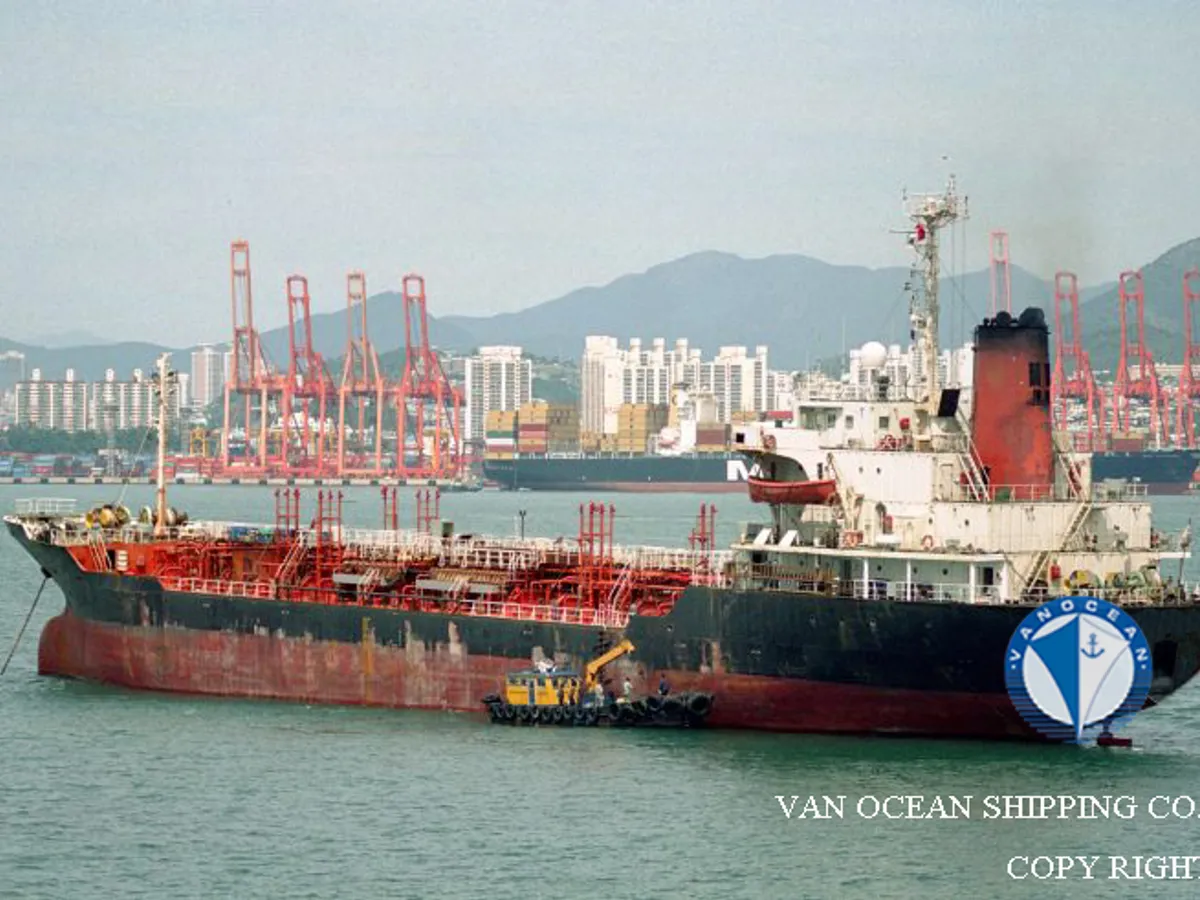 Oil/Chemical tanker for sale