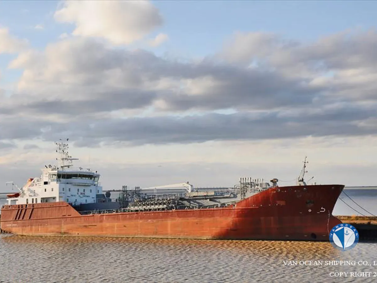 Oil/Chemical tanker for sale