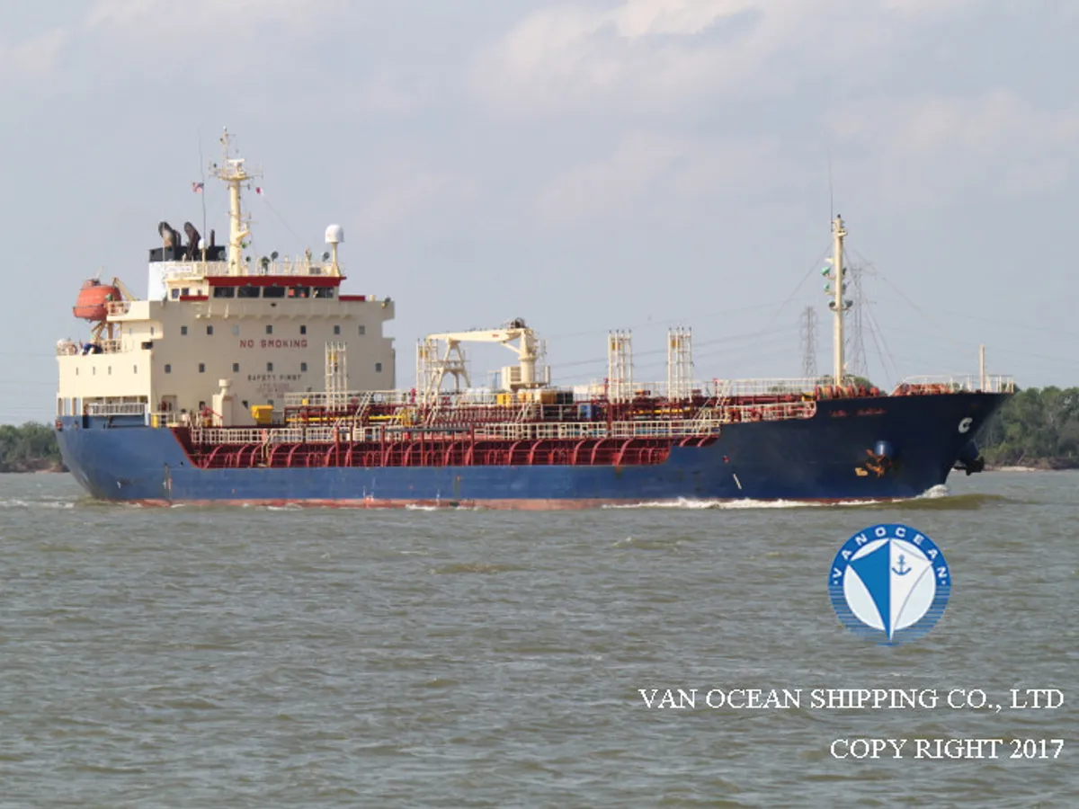Oil/Chemical tanker for sale