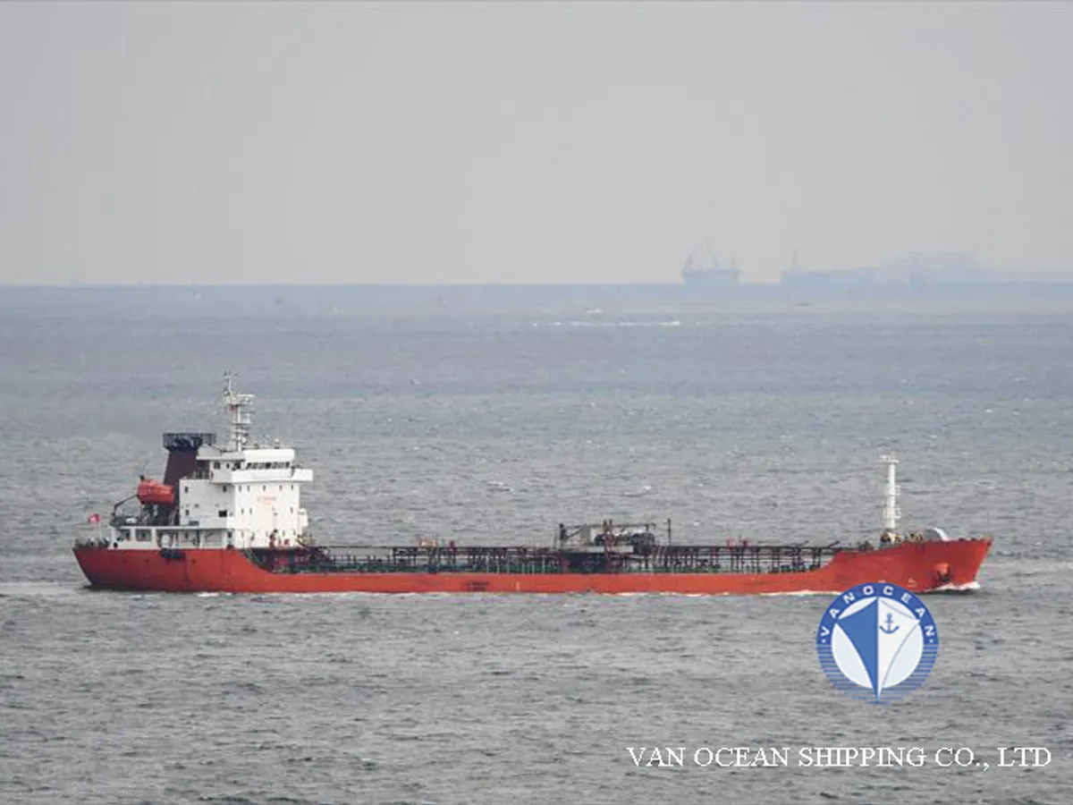 Oil/Chemical tanker for sale