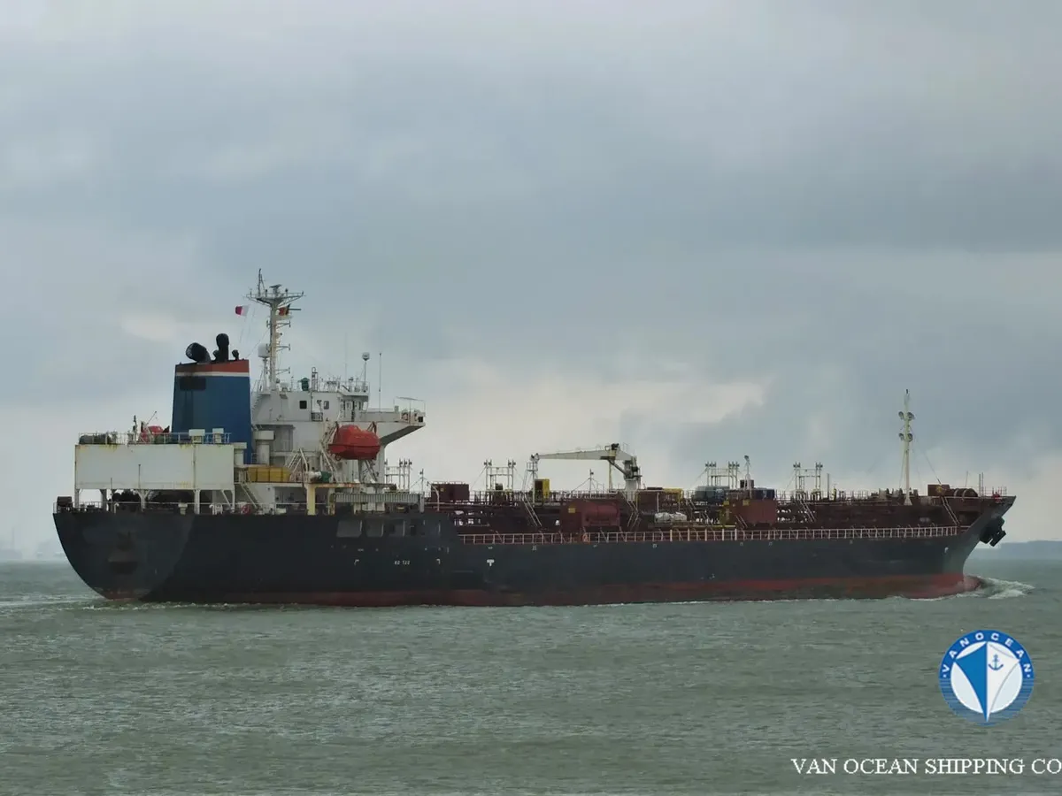 Oil/Chemical tanker for sale