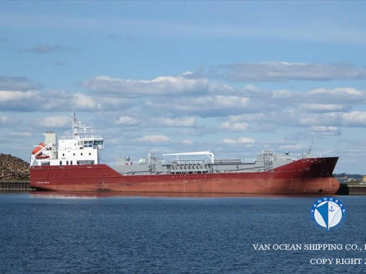 Oil/Chemical tanker for sale