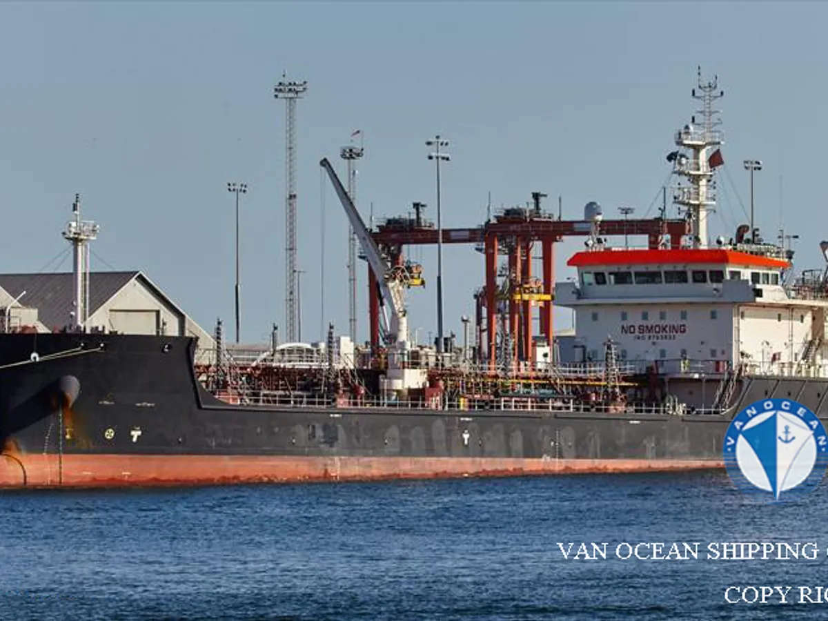 Oil/Chemical tanker for sale