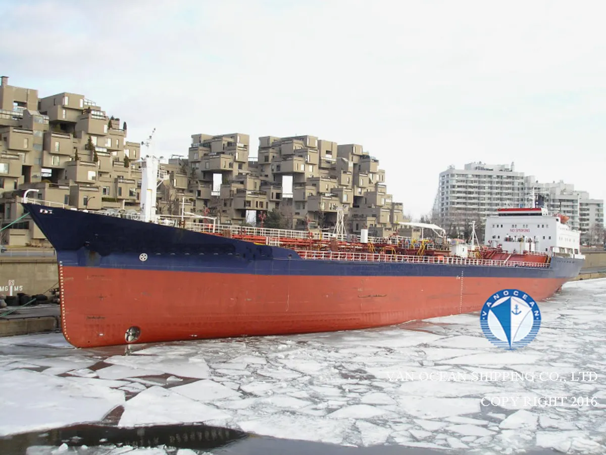 Oil/Chemical tanker for sale