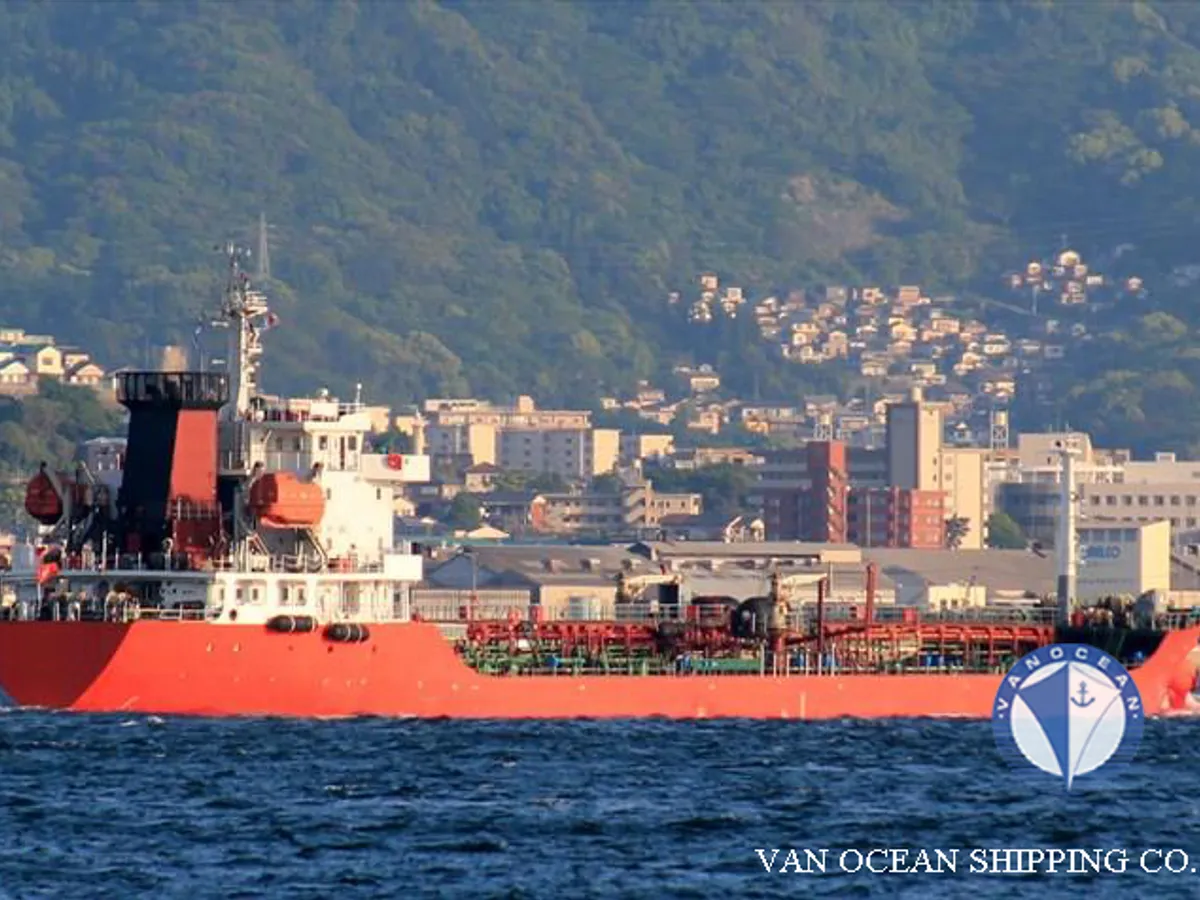 Oil/Chemical tanker for sale