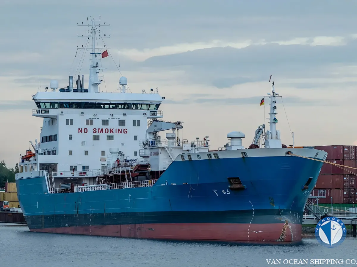Oil/Chemical tanker for sale