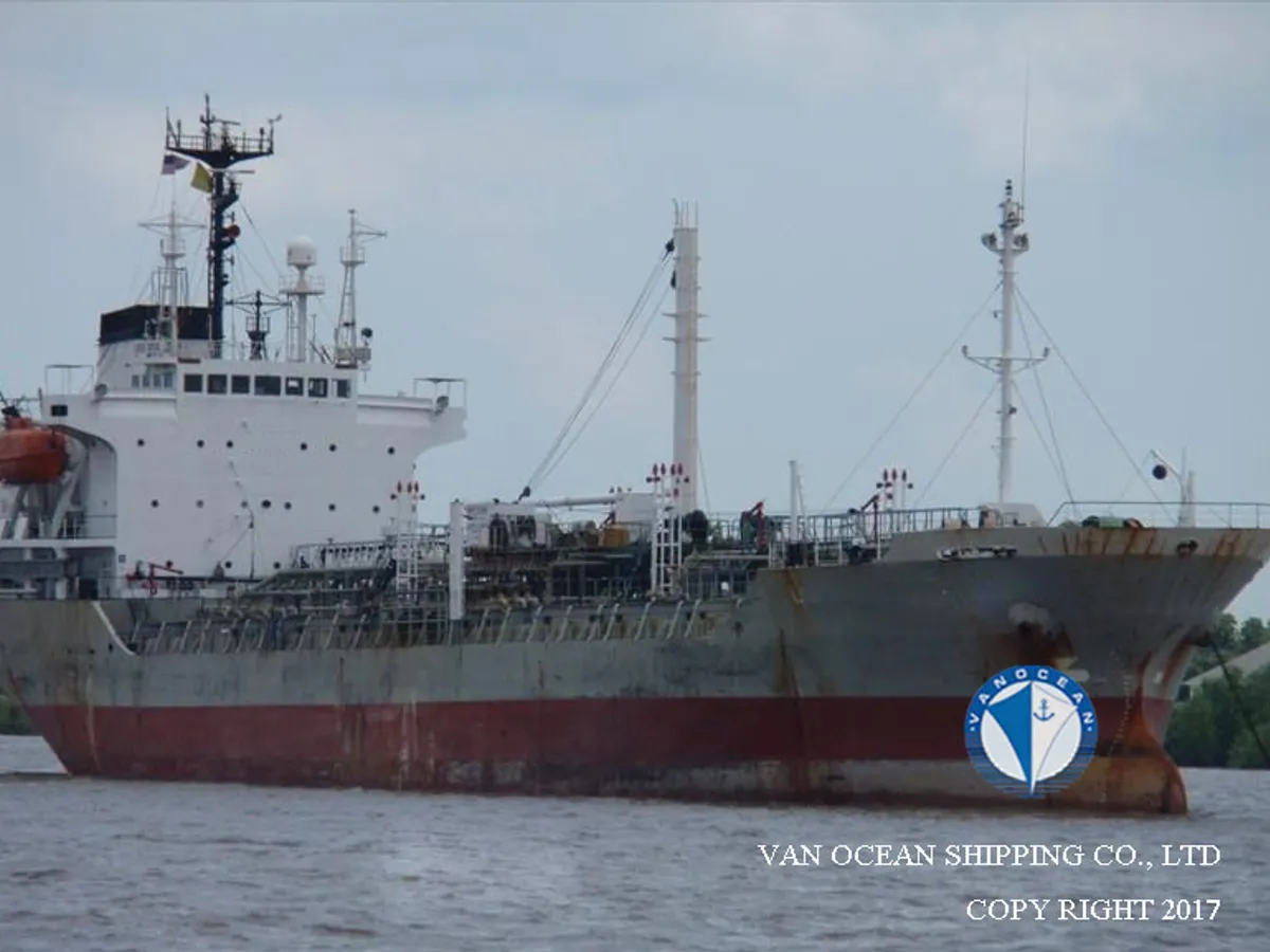 Oil/Chemical tanker for sale