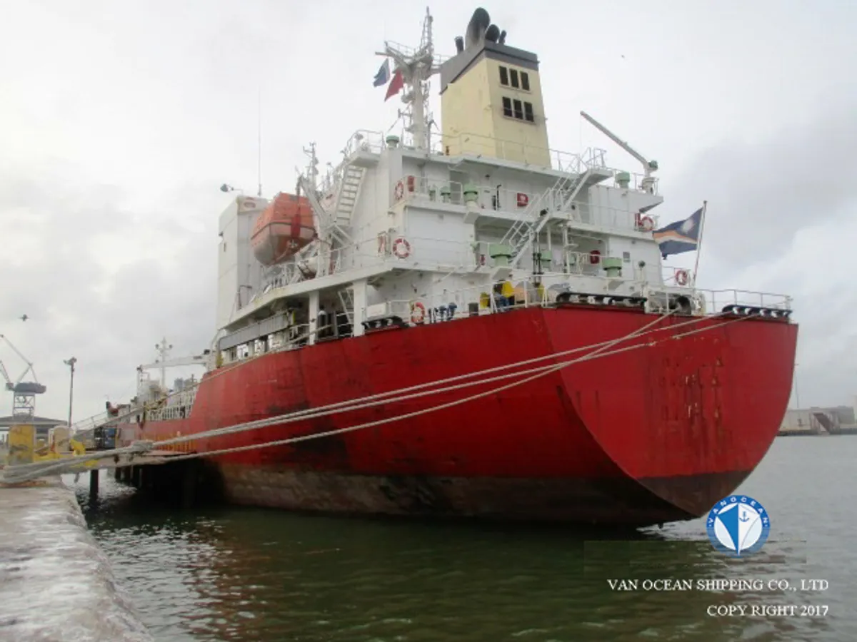 Oil/Chemical tanker for sale