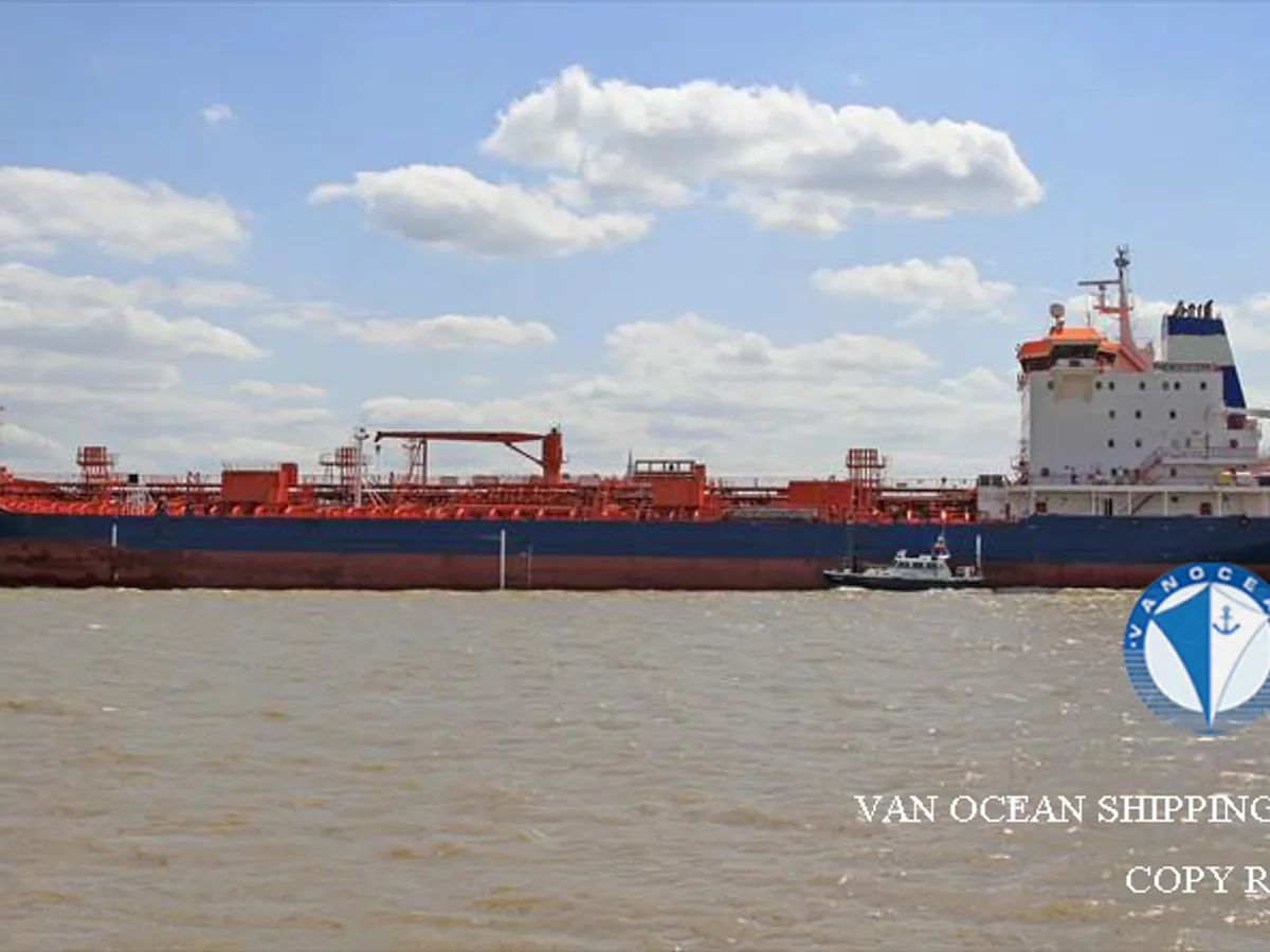 Oil/Chemical tanker for sale