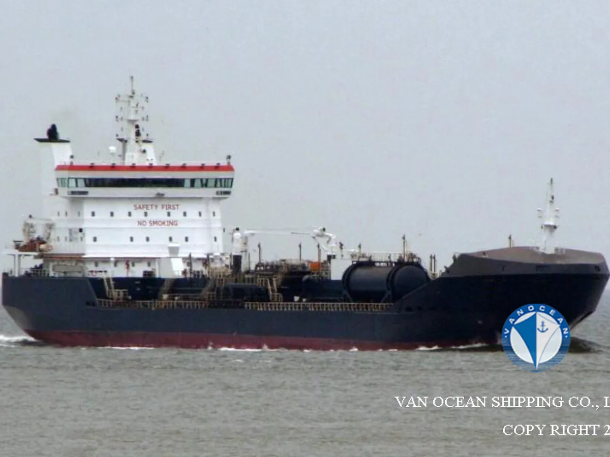 Oil/Chemical tanker for sale